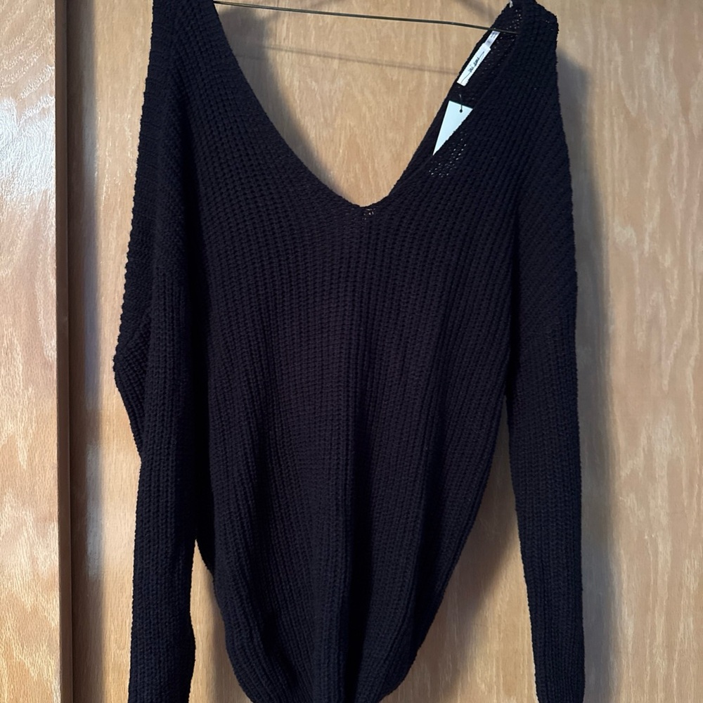 Francesca's Collections Black V-Neck Sweater